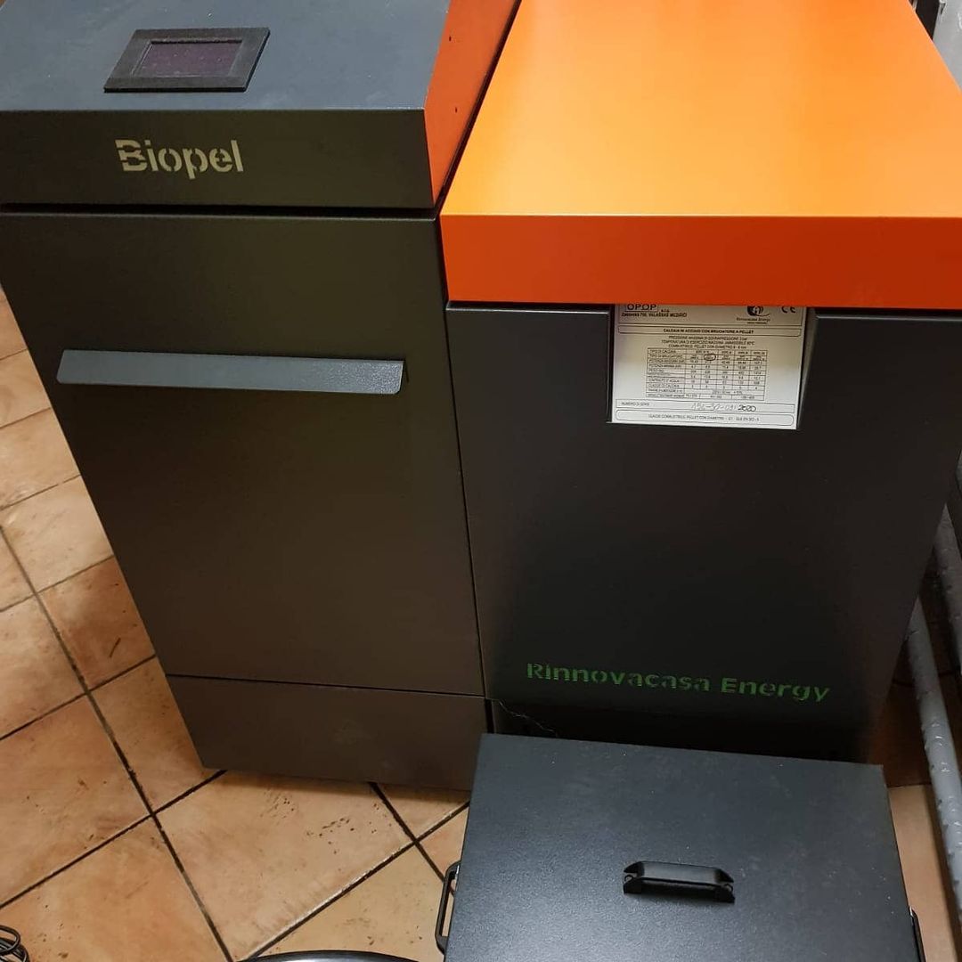 Cubierta industrial con paneles solares para autoconsumo empresarial