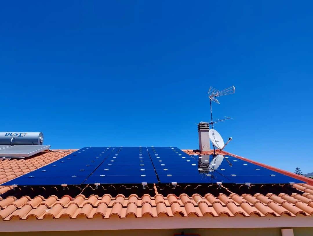 Instalación de placas solares en vivienda unifamiliar en Badalona
